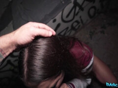 Amateur, Sucer une bite, Brunette brune, Dingue, Tir de sperme, Faciale, Piercing, Pov