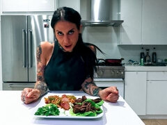 Kont, Grote mammen, Pijpbeurt, Hondjeshouding, Handbeurt, Moeder die ik wil neuken, Naakt, Tatoeage