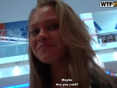 Blondine, Freundin, Lingerie, Masturbation, Piercing, Schüchtern, Sich ausziehen, Tätowierung