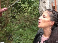 Enthousiasteling, Fetisj, Huisgemaakt, Melk, Buiten, Pissen, Openbaar, Schoolmeisje