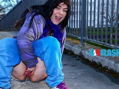 Británico, Hembra, Fetiche, Despelote, Masturbación, Orgasmo, Orinar, Público
