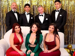 Grosser arsch, Grosser schwanz, Grosse titten, Blasen, Hundestellung, Puppe, Orgie, Titten