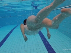 18 jahre, Braunhaarige, Hd, Pool, Öffentlich, Muschi, Solo, Jungendliche (18+)