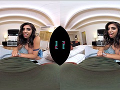 En tercera dimension, Tetas grandes, Morena, Tetas