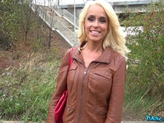 Enthousiasteling, Kont, Blond, Rondborstig, Oudere vrouw, Sperma shot, Duits, Handbeurt