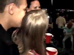 Chica, Mamada, Universidad, Sexo duro, Fiesta, Público, Pelirrojo, Tetas