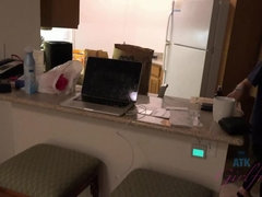 Enthousiasteling, Anaal, Pijpbeurt, Bruinharig, Handbeurt, Kut duiken, Mager, Tieten likken