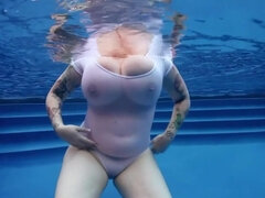MILF with generous boobs goes slutty underwater