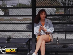 美女, デカ尻, フェラチオ, 車, カップル, イマラチオ, 異人種間, 公共