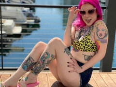 Застукали, Член, Куколка