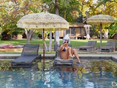 Кончили внутрь, Член, Ласковые ручки, Каблуки, Натуральные сиськи, Пирсинг, Бассейн, Жесткий секс