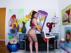 Natalie Brooks' X-Rated Dick Sucking