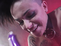 Lamer culo, Tetas grandes, Consolador, Rostro sentado, Sexo duro, Lamidas, Perforación, Pezones inflados