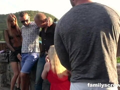 Gros seins, Plantureuse, Fétiche, Hard, Mature, Seins naturels, Orgie, Rasée