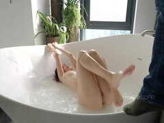 Anna L. Wet Shoot: Solo Shoot with Artistic Touch