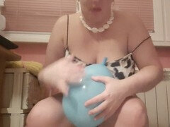 Plump, balloon fetish, balloon sit pop