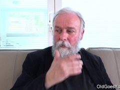 Nana, Sucer une bite, Brunette brune, Français, Chatte, Chevaucher, Maigrichonne, Jarretelles