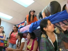 Anaal, Grote lul, Bruinharig, Slaapzaal, Sperma in gezicht, Natuurlijke tieten, Feest, Student