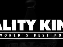 Kont, Grote mammen, Hondjeshouding, Hardcore, Interraciaal, Realiteit, Douche, Tieten likken