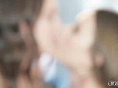 Grote kont, Leer, Lesbisch, Likken, Ondergoed, Kut duiken, Strippen, Tieten likken