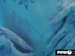 In den arsch, Grosse titten, Blasen, Tätowierung