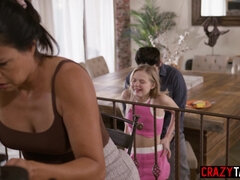 Gros seins, Sucer une bite, Hard, Petite femme, Rugueux, Adolescente, Ados anal, Plan cul à trois