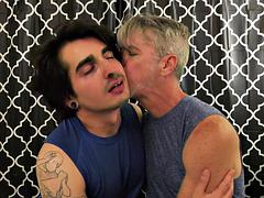 Gay, Besar