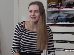 Enthousiasteling, Grote mammen, Duits, Masturbatie, Natuurlijke tieten, Rijden, Geschoren, Alleen