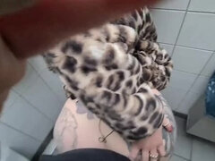 Grosser arsch, Spermaladung, Europäisch, Aufs gesicht abspritzen, Orgasmus, Rau, Jungendliche (18+), Toilette