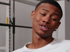 Grosse bite, Noire, Sucer une bite, Brunette brune, Queue, Gym, Mère que j'aimerais baiser, Maman