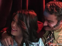 Blasen, Spermaladung, Hundestellung, Fingern, Handjob, Lecken, Milf, Tätowierung