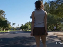 Anal, En gros plan de très près, Double pénétration, Masturbation, Orgasme, Public, Solo, Jouets