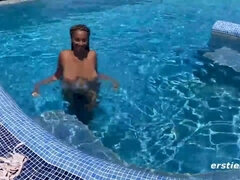 Charming Naomi self-fingering emotion-charged xxx clip