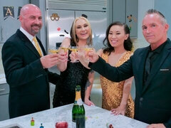 Arsch, Blondine, Blasen, Gruppe, Orgie, Rasiert, Jungendliche (18+), Titten