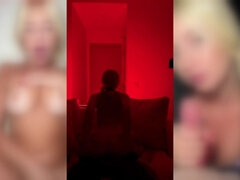 18 jaar, Enthousiasteling, Pijpbeurt, Rondborstig, Huisgemaakt, Klein, Tiener, Tieten likken