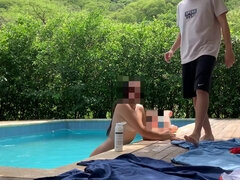 Gros cul, Gros seins, Sucer une bite, Fait maison, Fille latino, Mère que j'aimerais baiser, Piscine, Plan cul à trois