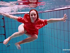 Большие сиськи, Брюнетки, Фетиш, Бассейн, Порнозвезда, Курящие, Соло, Сиськи