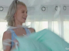 Cunnilingus, Culo, Rubia, Morena, Lamidas, Pequeña, Perforación, Tetas