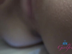 Leie, Grosser schwanz, Blondine, Besamung, Kehlenfick, Fussjob, Pov, Titten