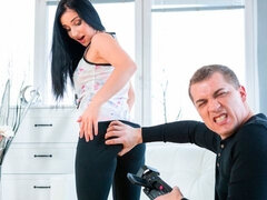 Arsch, Blasen, Braunhaarige, Hardcore, Milf, Patschen, Tätowierung, Titten