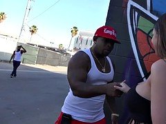 Tetas grandes, Cornudo, Corridas faciales, Interracial, Afeitado, Chupando, Tatuaje
