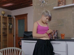 Nana, Blonde, Brunette brune, Femelle, Hard, Orgasme, Nénés, Jouets