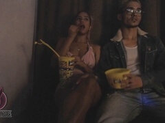 Grosser schwanz, Blasen, Kino, Sperma im mund, Spermaladung, Im freien, Öffentlich