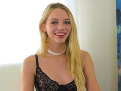 Lamer culo, Rubia, Mamada, Fetiche, Penetracion con dedos, Pajear, Medias largas, Adolescente