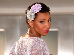 Culo, Mamada, Penetracion con dedos, Interracial, Besar, Cabello corto, Medias largas, Adolescente