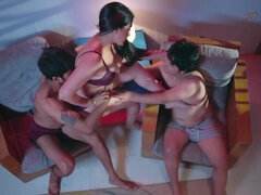 Naughty Indian bombshell erotic mind-blowing xxx scene