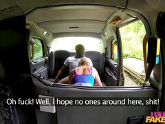 Gros seins, Sucer une bite, Voiture, Branlette thaïlandaise, De plein air, Pov, Chatte, Mouillée