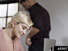 Sucer une bite, Tromperie, Tir de sperme, Queue, Pieds, Embrassement, Orgasme, Réalité