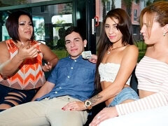 Culo, Verga grande, Mamada, Estilo perrito, Grupo, Lamidas, Tetas naturales, Tabú