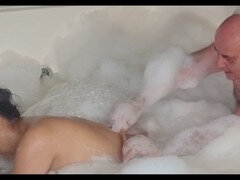Salle de bains, Gros cul, Sucer une bite, Branlette thaïlandaise, Massage, Mature, Seins naturels, Piscine